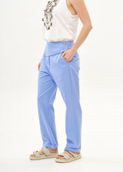 מכנסיים עם חצי חגורה רחבה כחול