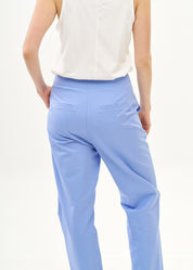 מכנסיים עם חצי חגורה רחבה כחול