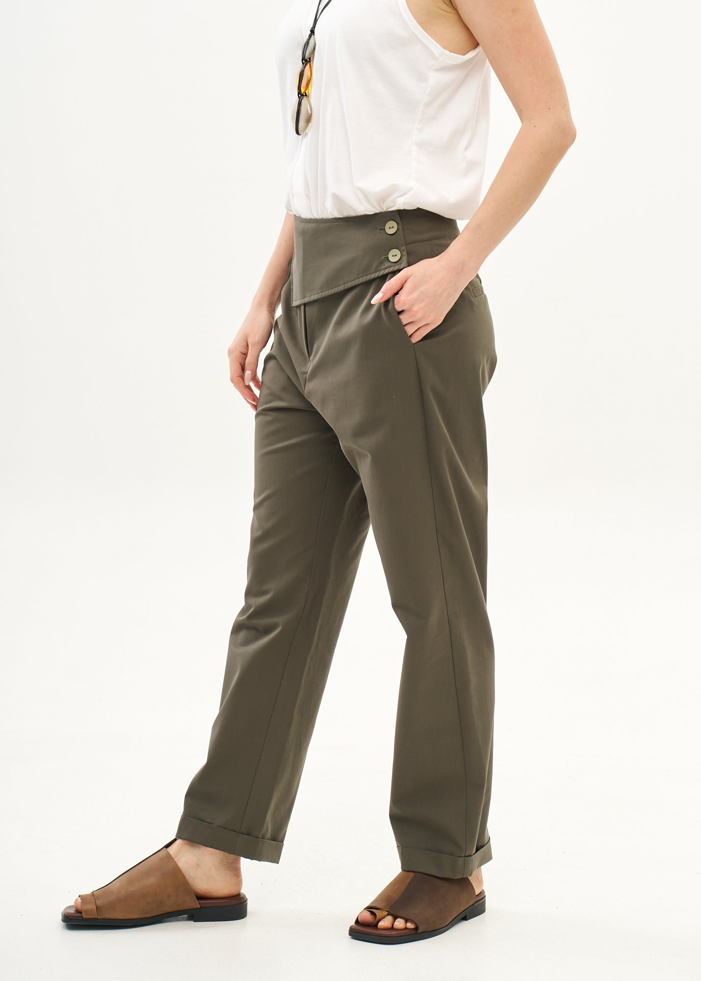 Dark green wide half-belt pants