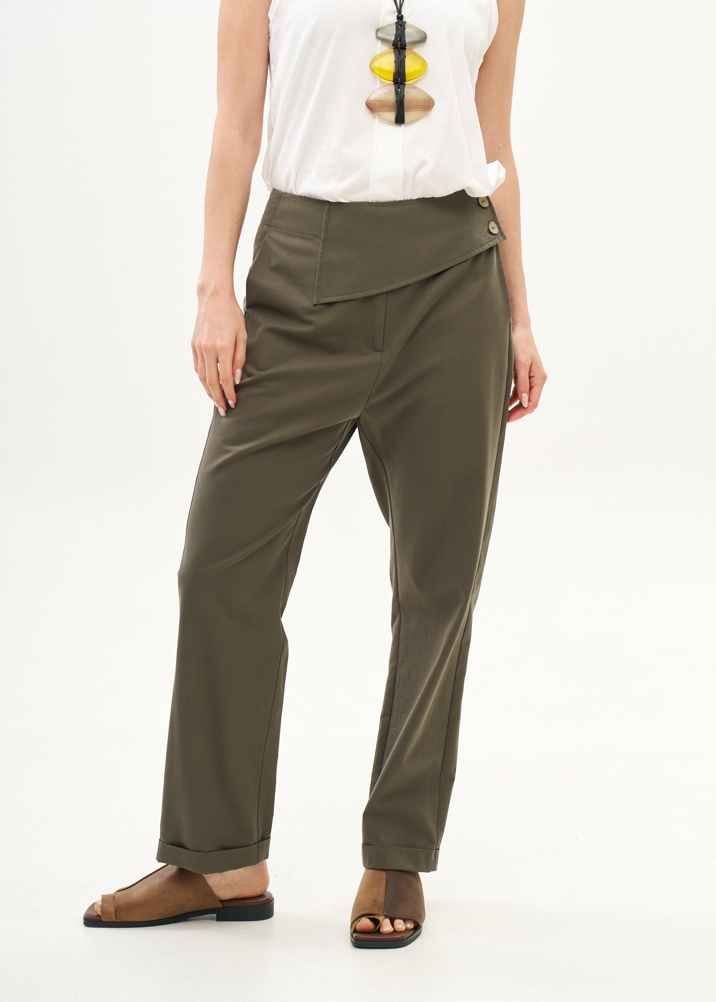 Dark green wide half-belt pants