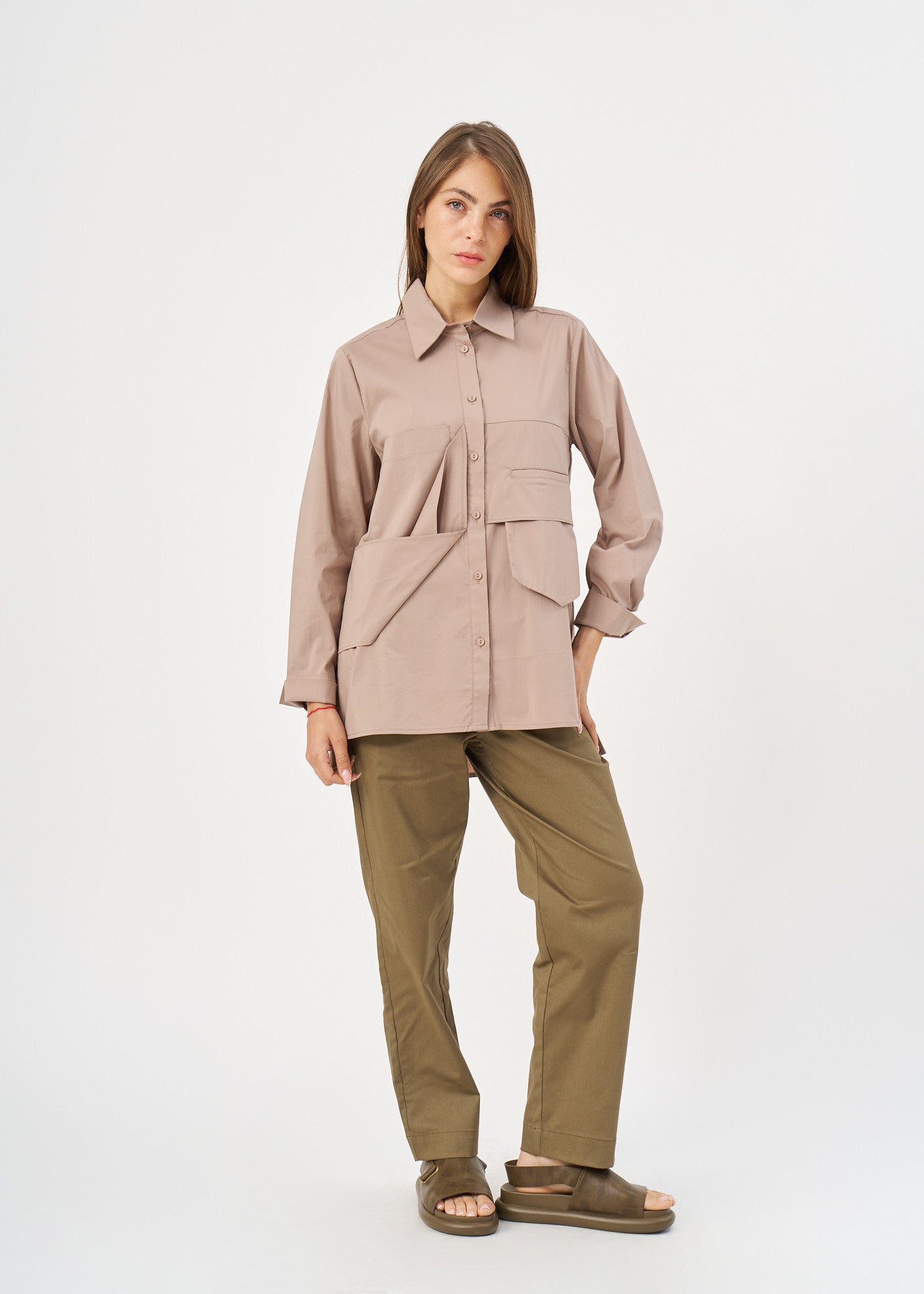 Button-down shirt with external pockets, brown