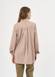 Button-down shirt with external pockets, brown
