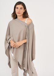 Slim top with gray buttons