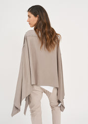 Slim top with gray buttons