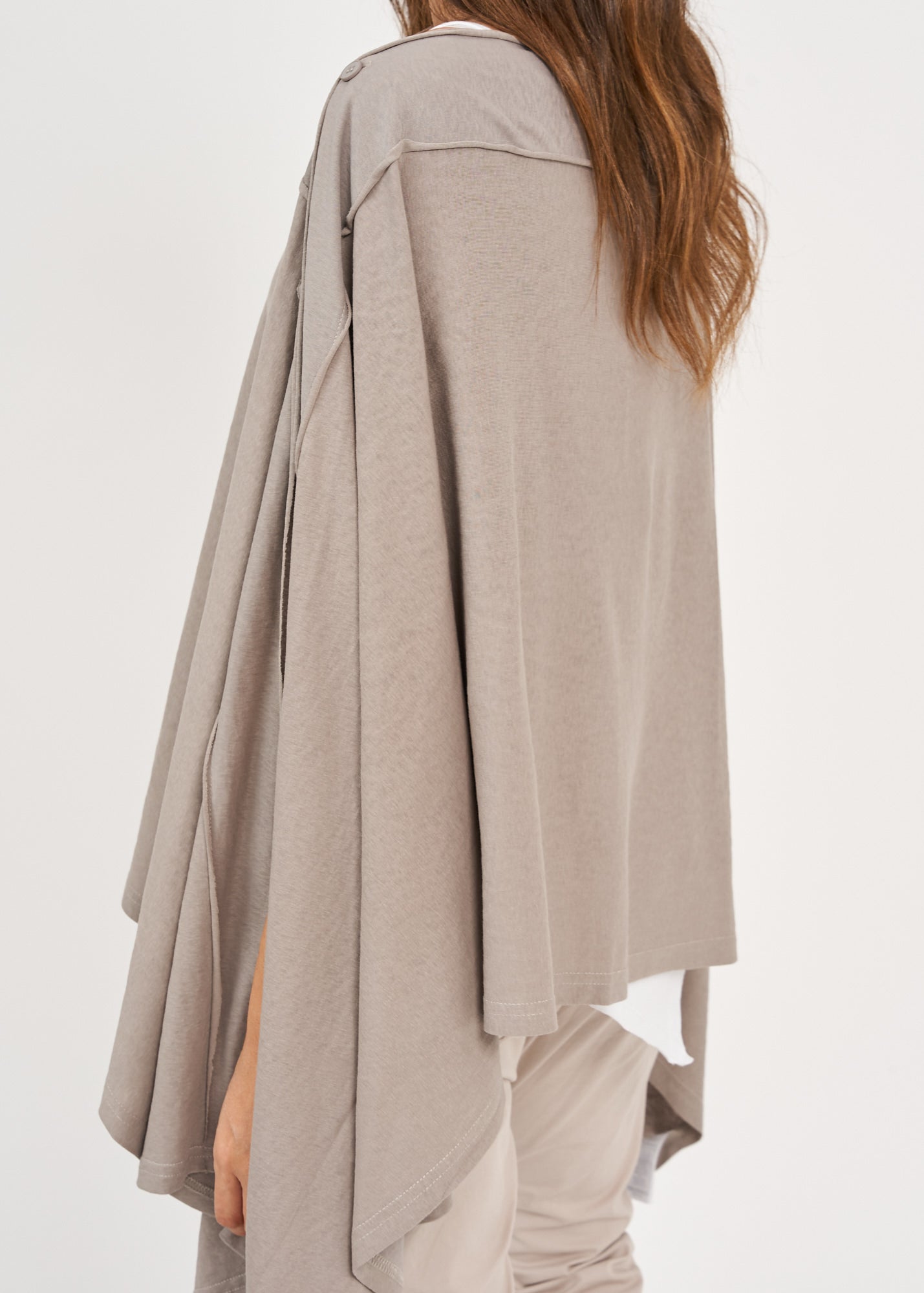 Slim top with gray buttons