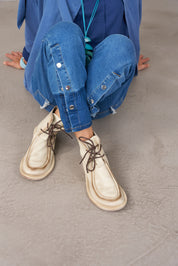 מגפוני עור רכים ווש עם שרוכים סטון