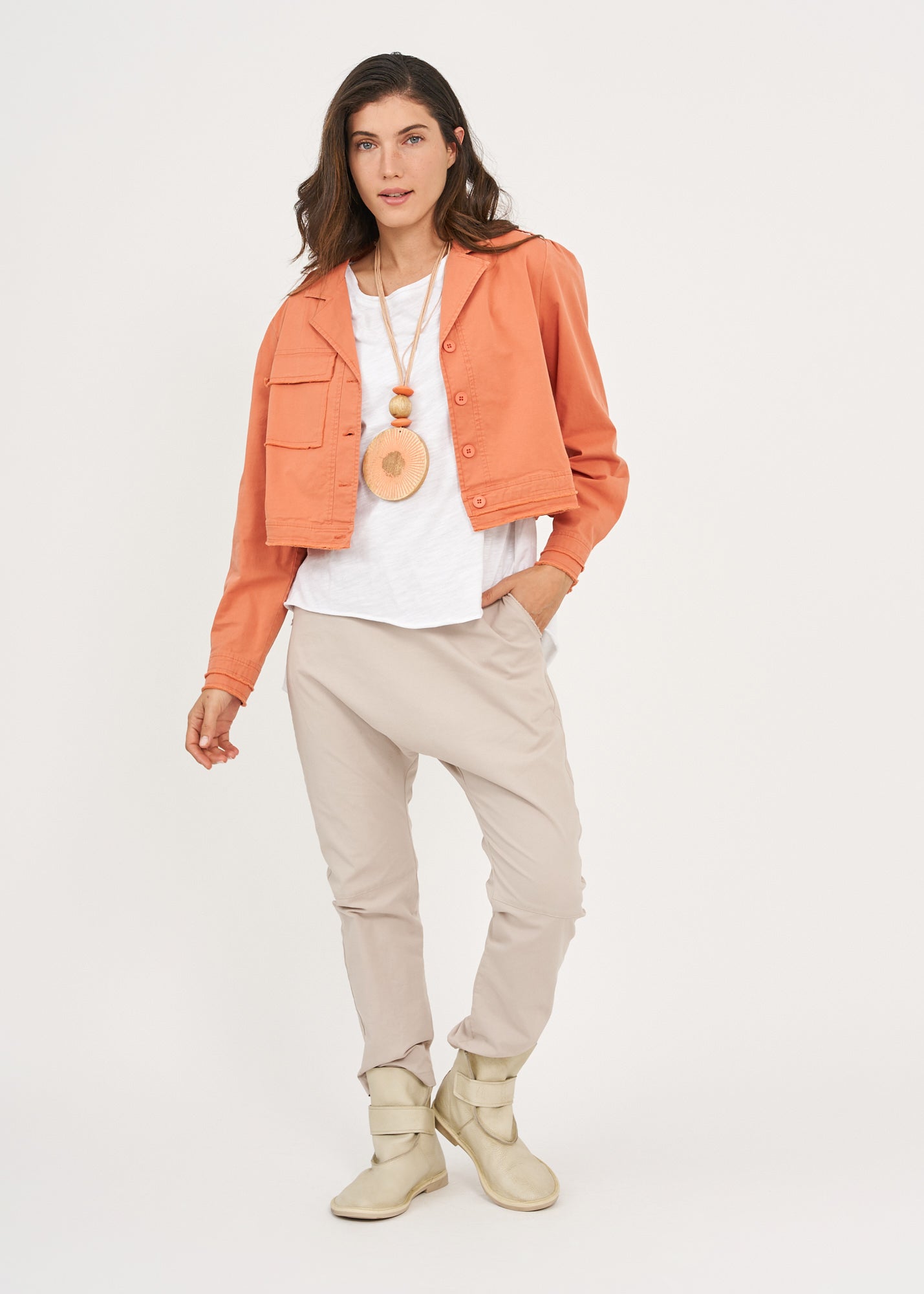 ג'קט שני כיסים קידמיים סיומת גזורה כתום