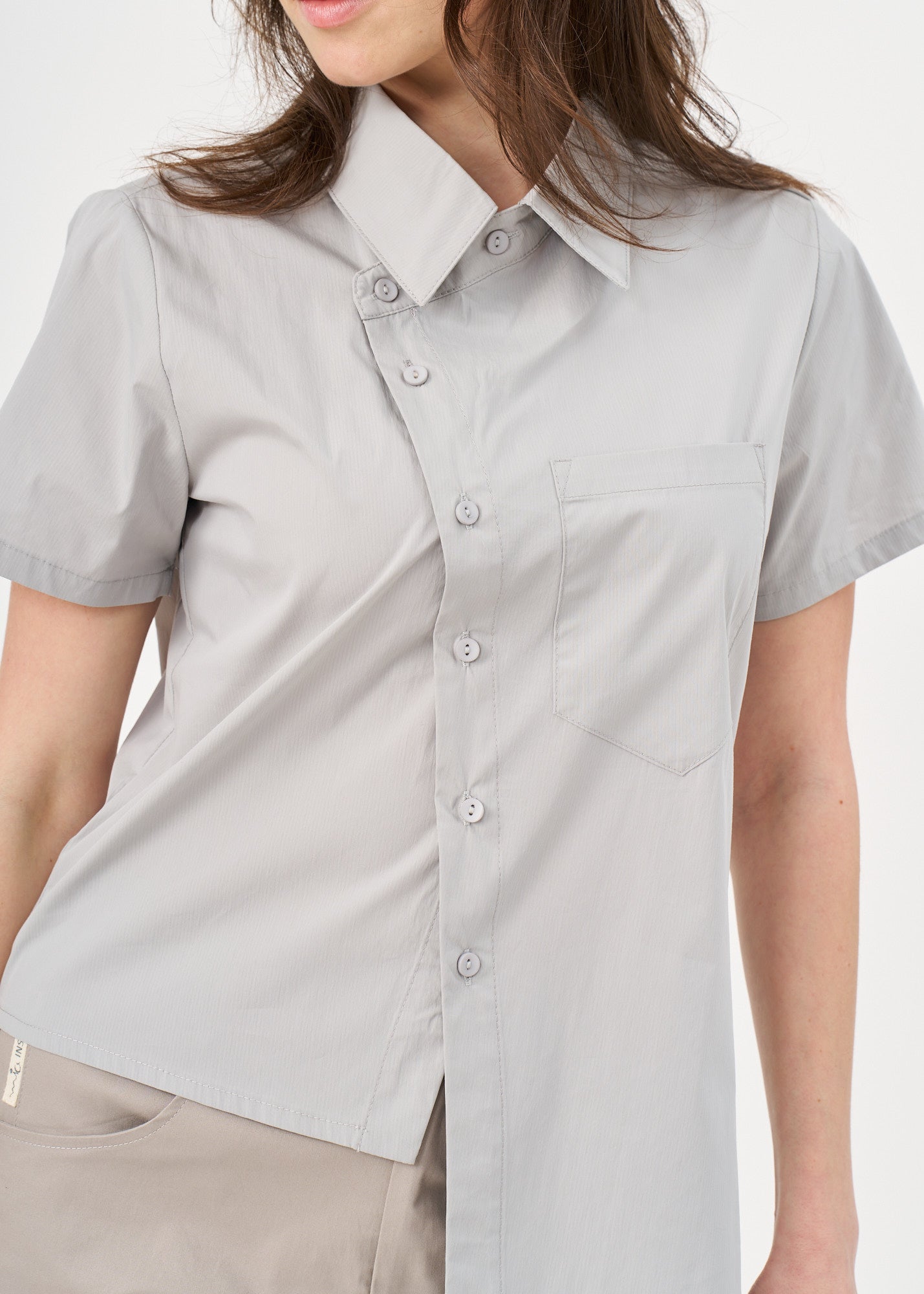 Short-sleeved button-down shirt with snap closure, gray
