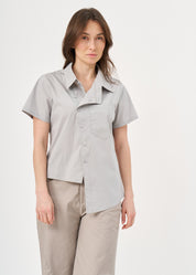 Short-sleeved button-down shirt with snap closure, gray