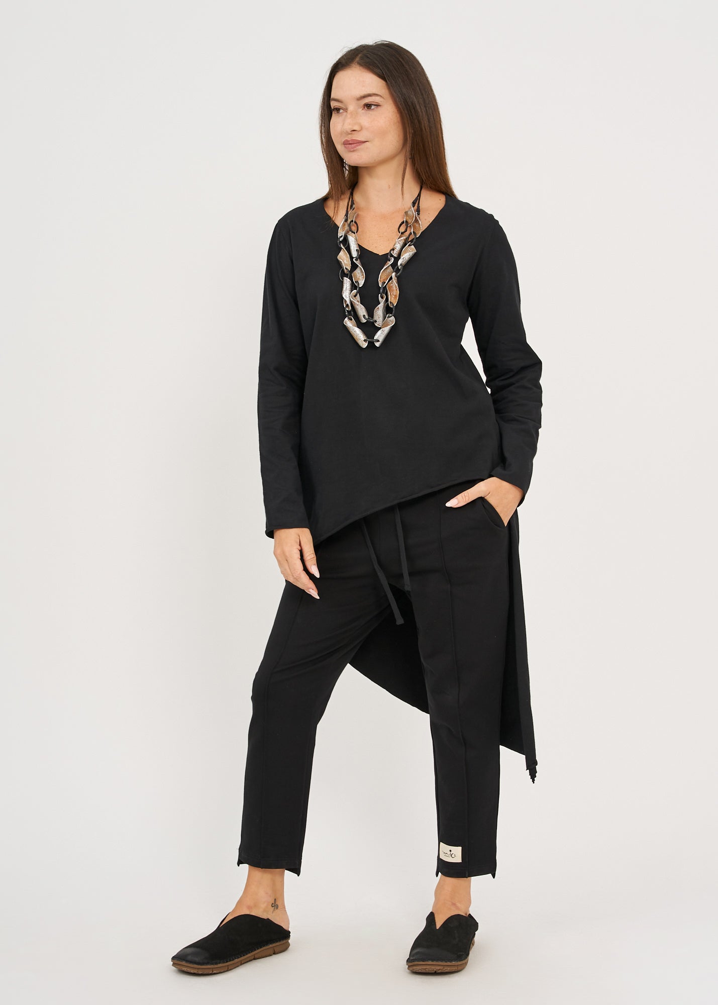 חולצה שרוול ארוך מפתח וי גב ארוך שחור