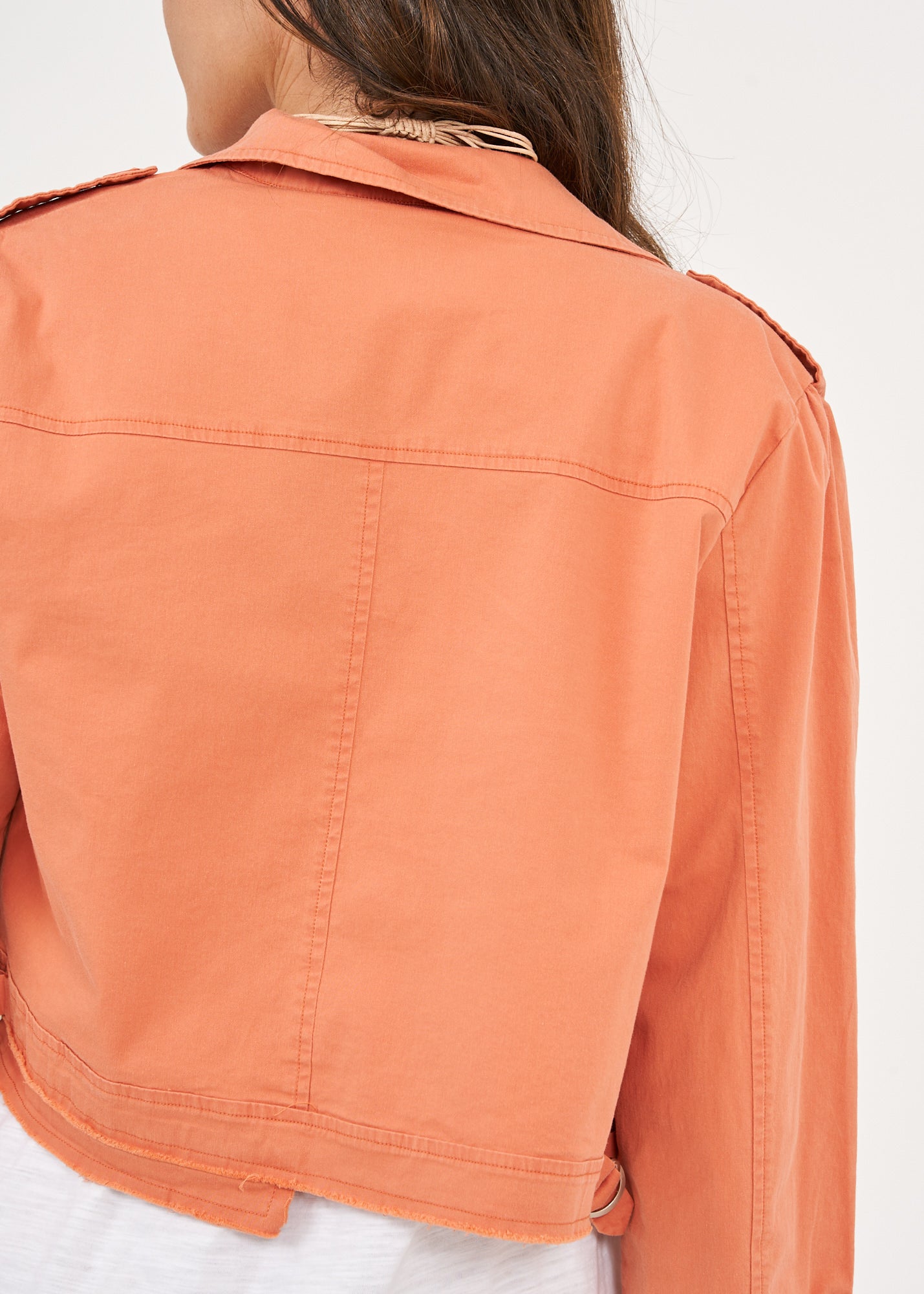 ג'קט שני כיסים קידמיים סיומת גזורה כתום