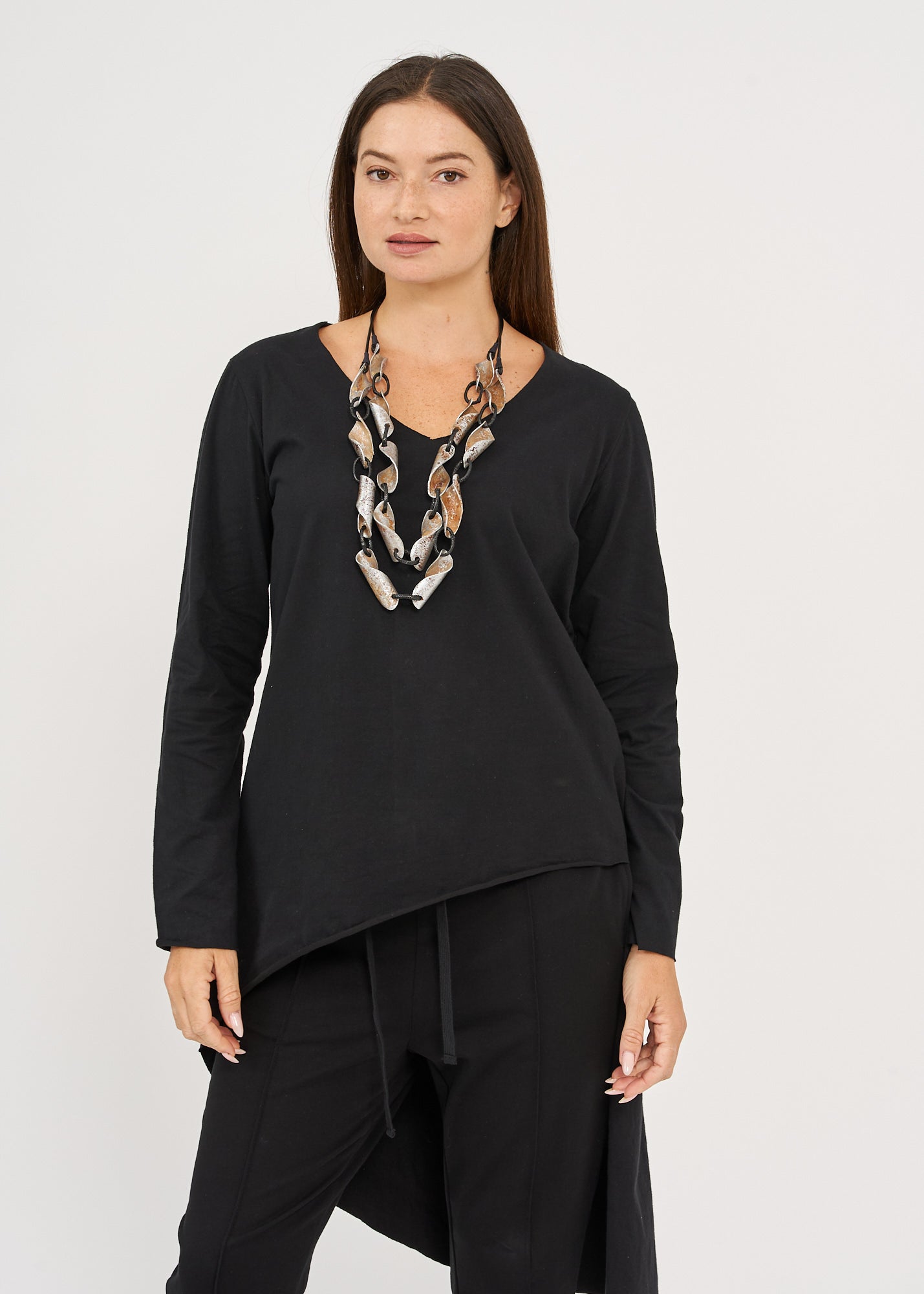 חולצה שרוול ארוך מפתח וי גב ארוך שחור