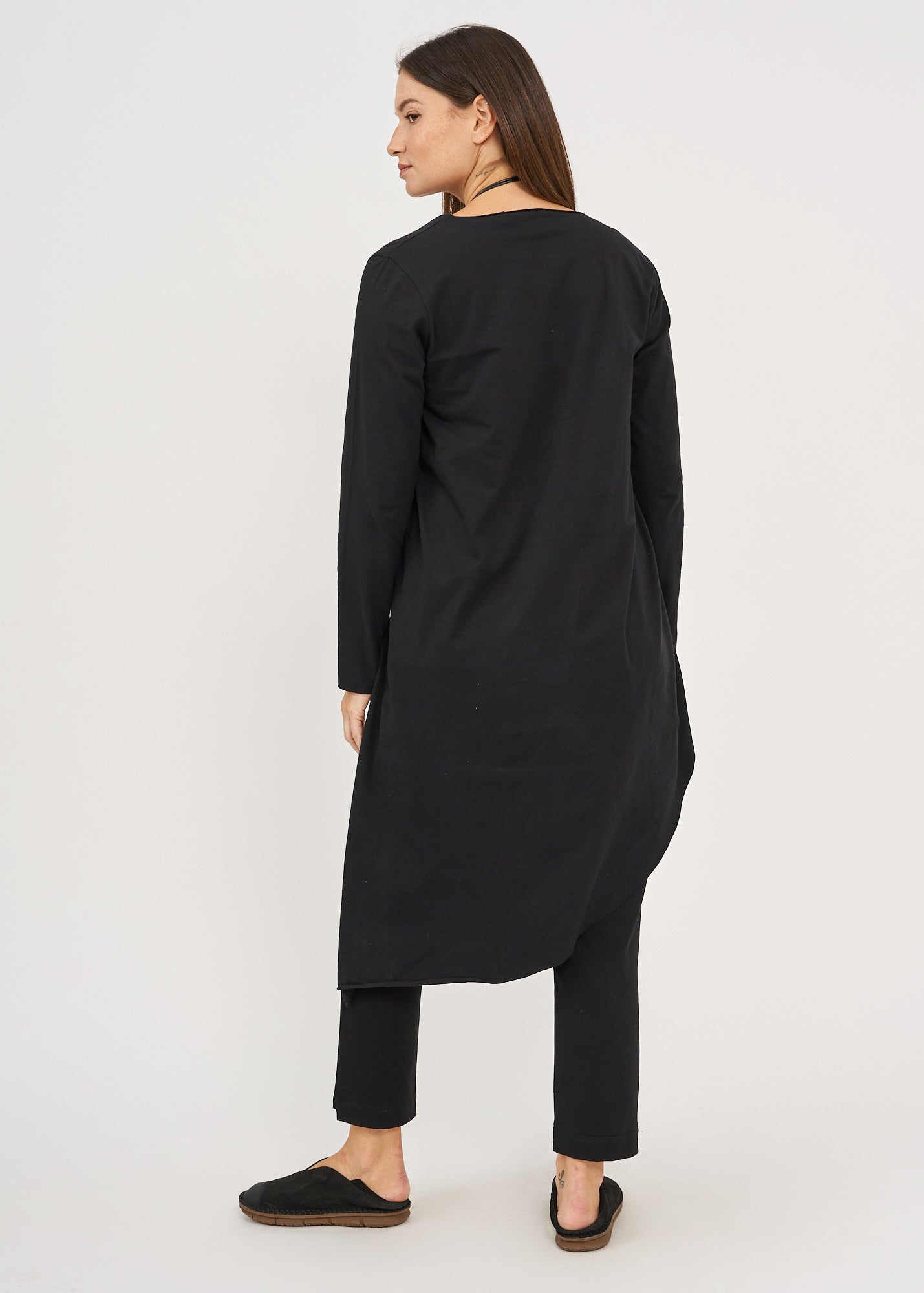 חולצה שרוול ארוך מפתח וי גב ארוך שחור