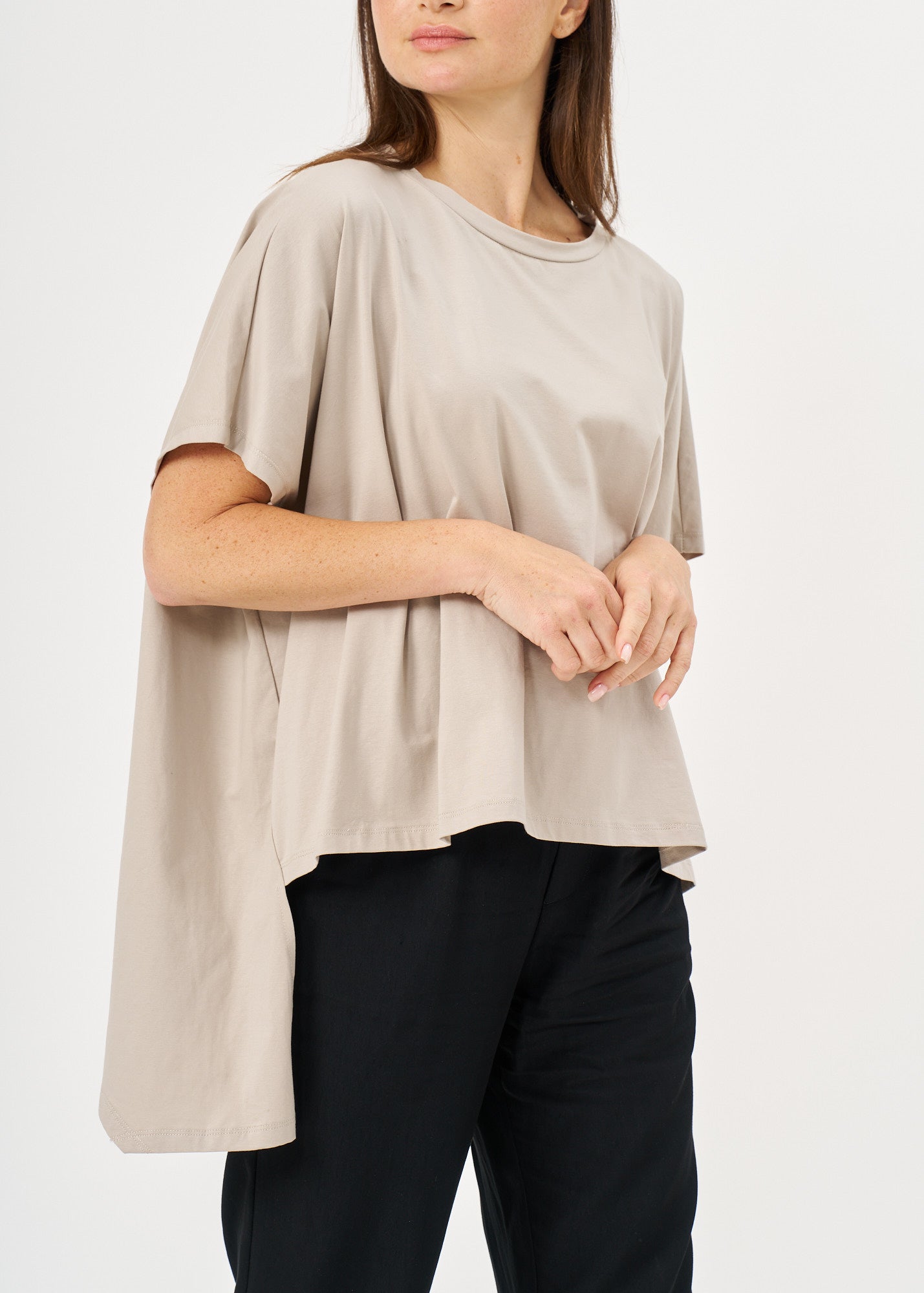 Loose-fitting shirt with wide sides and a Stone loop
