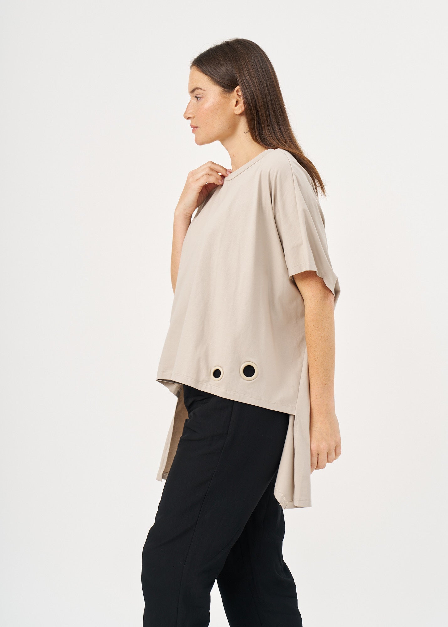 Loose-fitting shirt with wide sides and a Stone loop