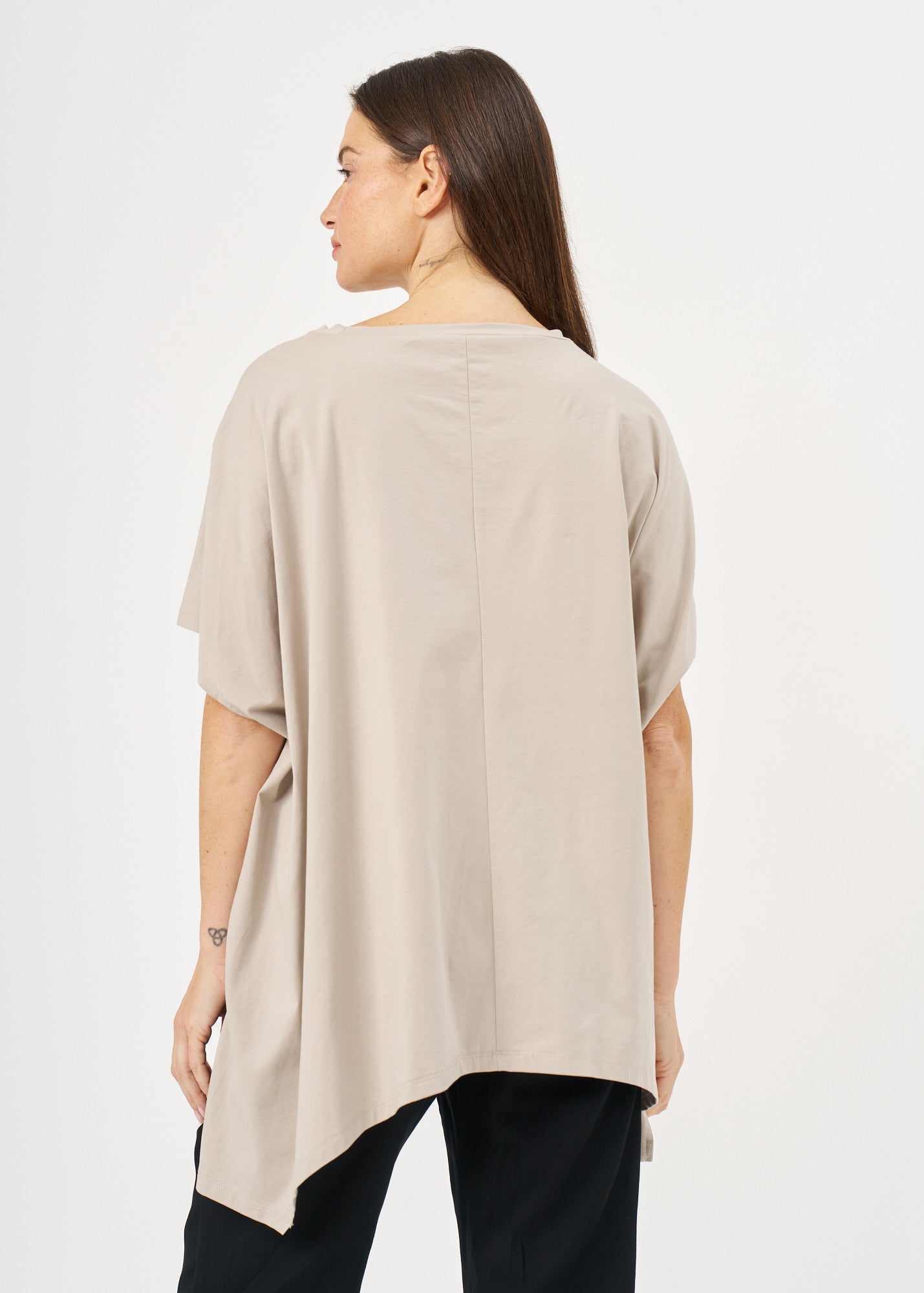 Loose-fitting shirt with wide sides and a Stone loop
