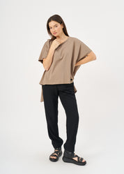 A-line shirt with wide sides and a brown loop