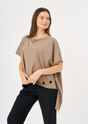 A-line shirt with wide sides and a brown loop