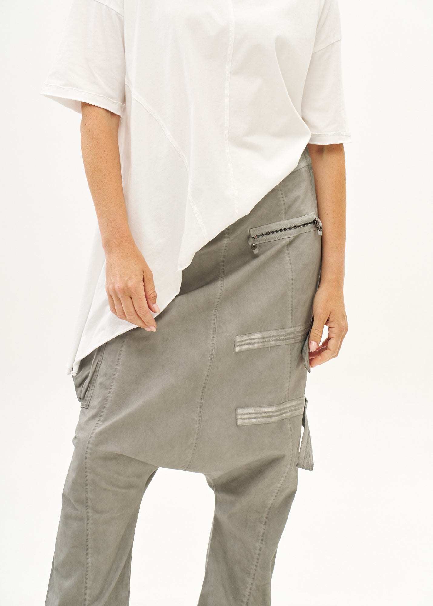 מכנסיים שקי עם רוכסנים ווש אפור בהיר