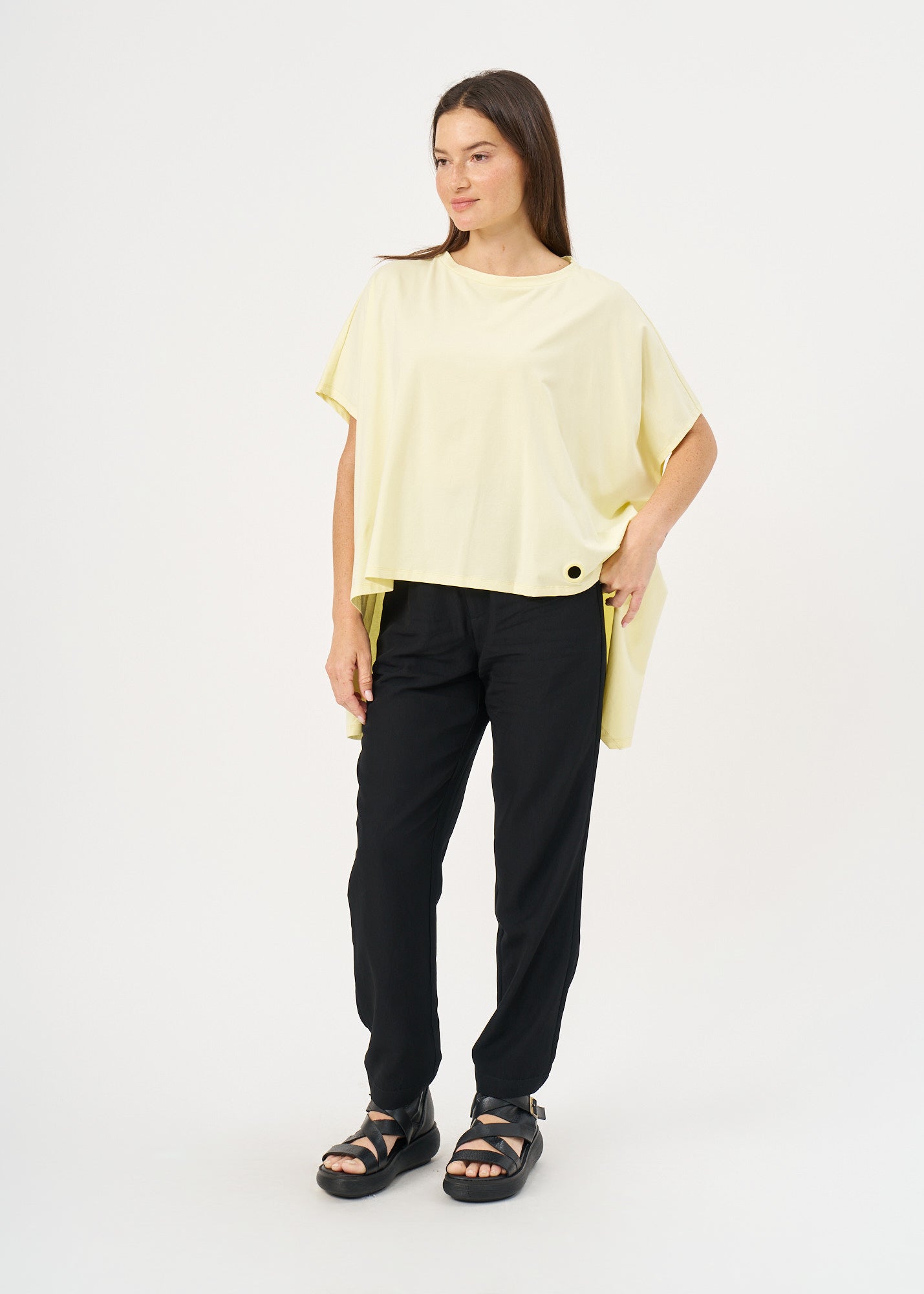 A-line shirt with wide sides and a yellow loop