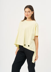 A-line shirt with wide sides and a yellow loop