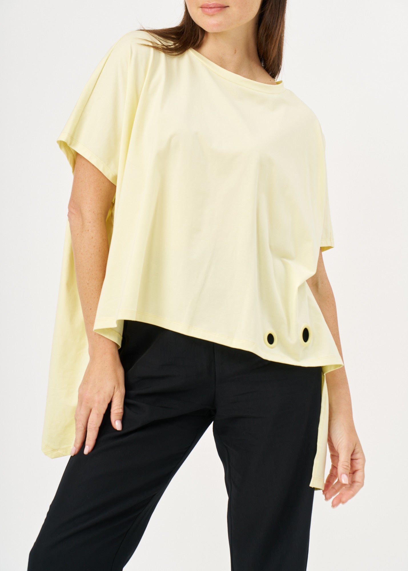 A-line shirt with wide sides and a yellow loop