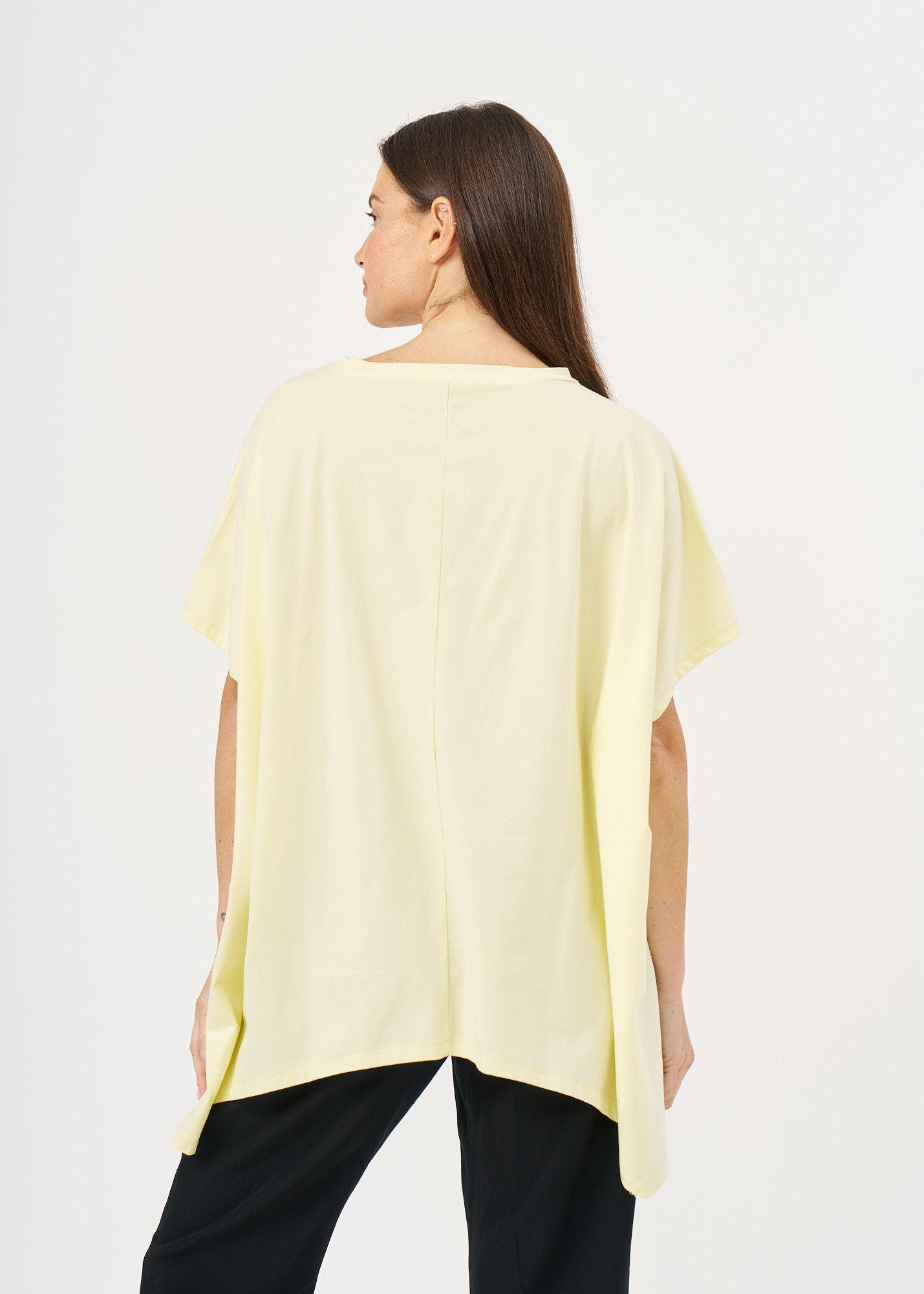 A-line shirt with wide sides and a yellow loop