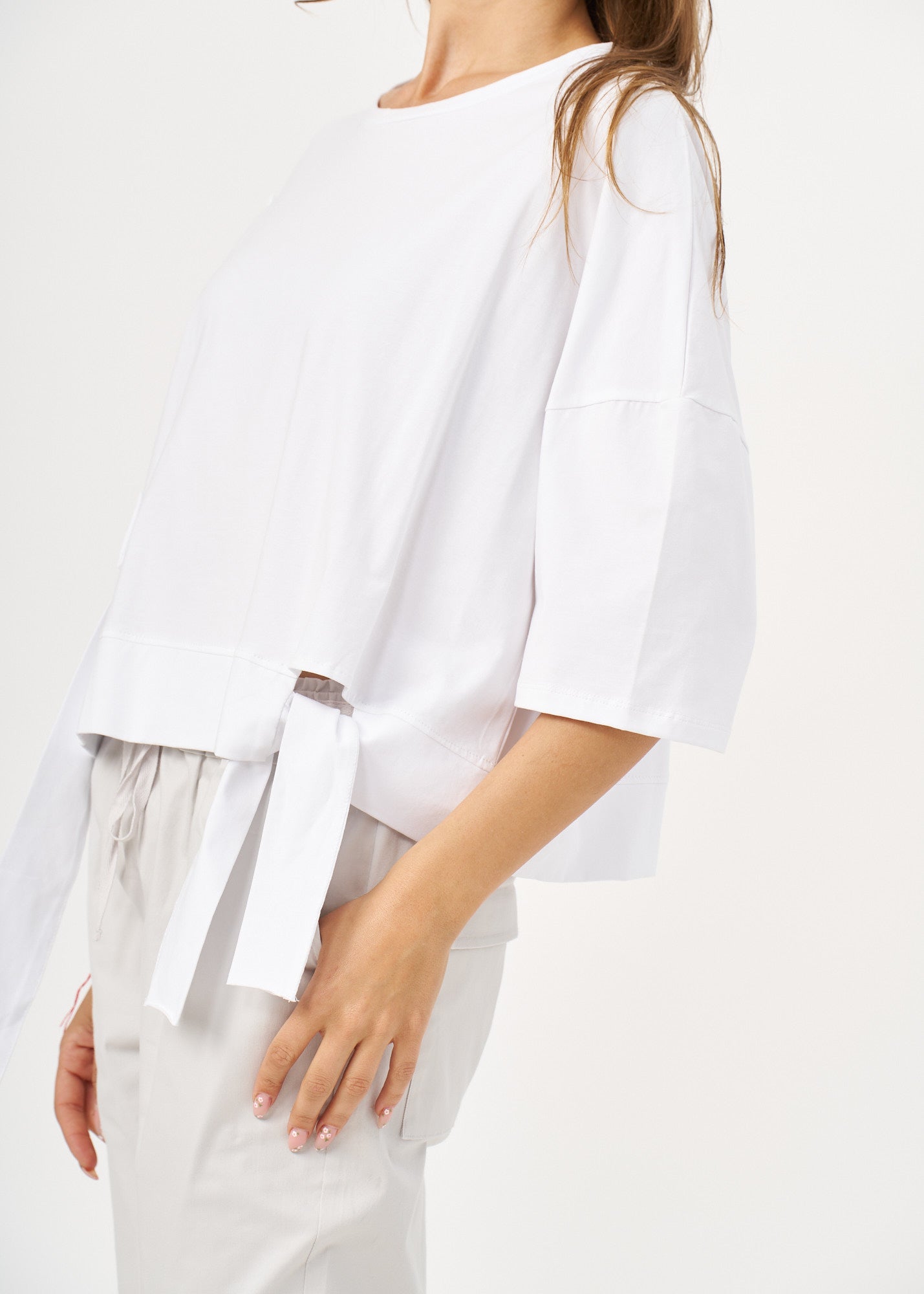 חולצה שרוול קצר סרט בצד לבן