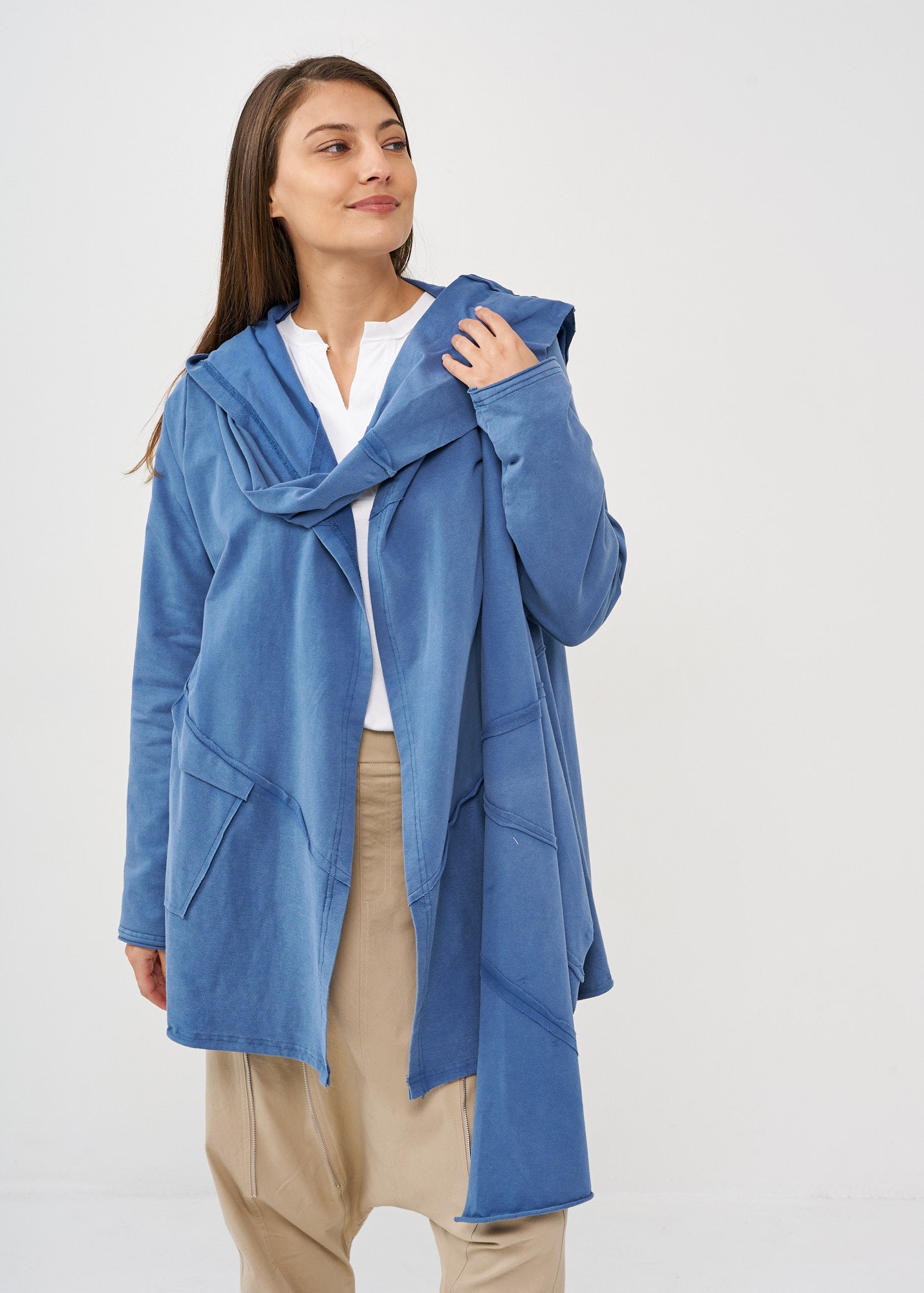 עליונית עם צעיף ווש כחול ווש