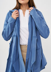 עליונית עם צעיף ווש כחול ווש