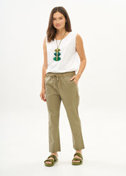 Casual pants with green ribbon belt