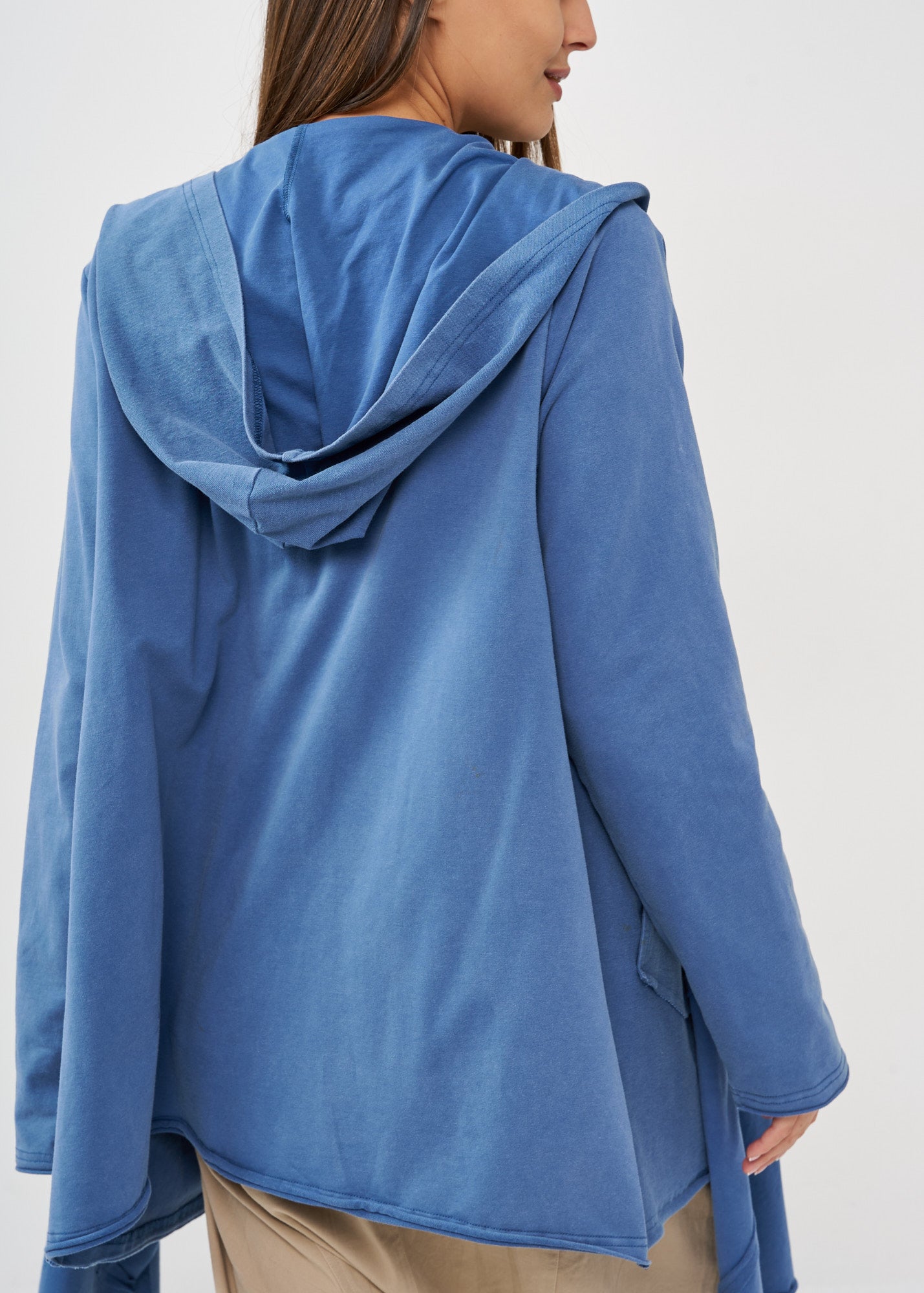 עליונית עם צעיף ווש כחול ווש