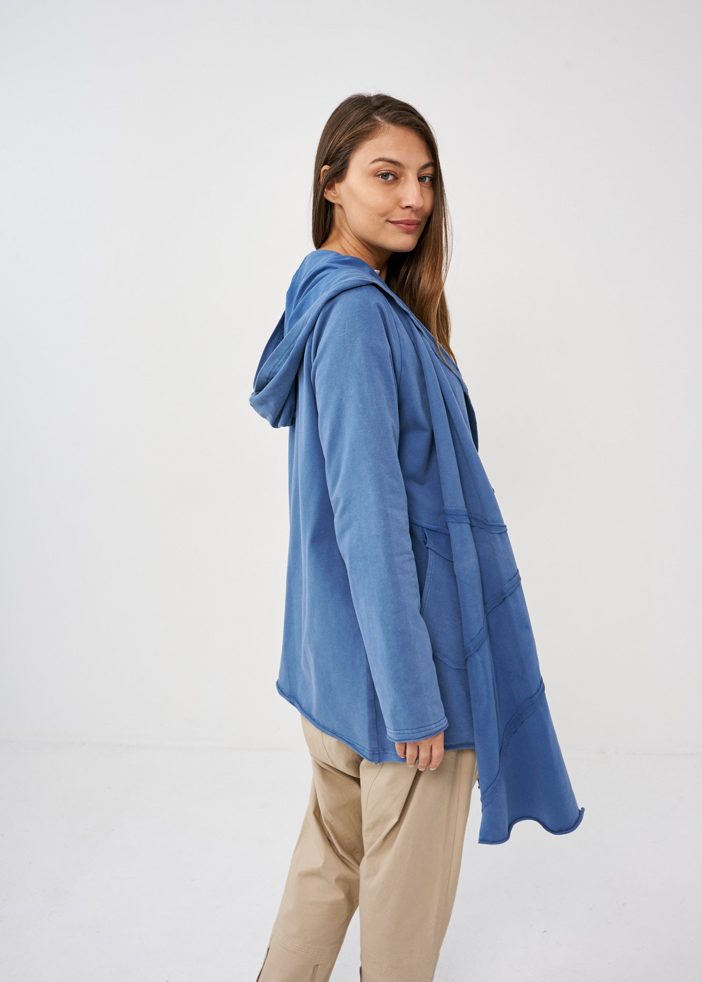 עליונית עם צעיף ווש כחול ווש