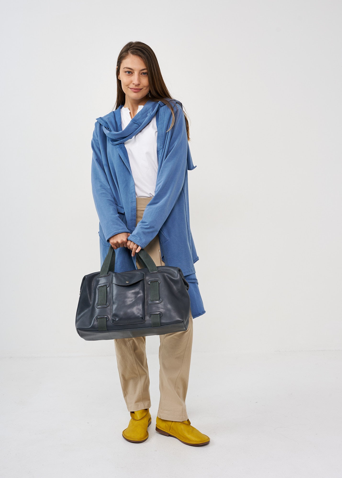 עליונית עם צעיף ווש כחול ווש