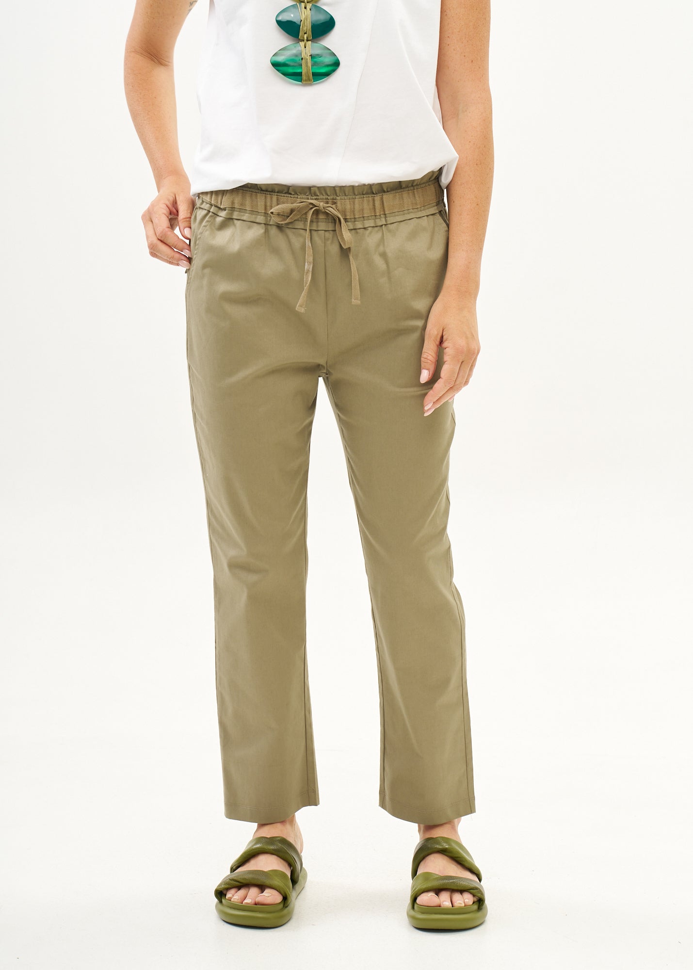 Casual pants with green ribbon belt