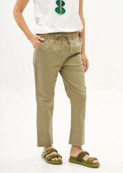 Casual pants with green ribbon belt
