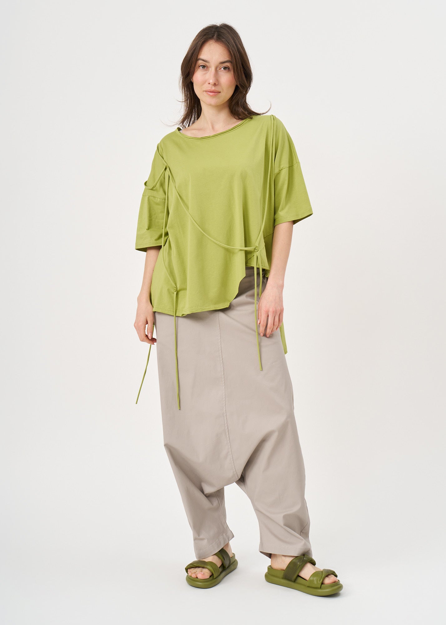 טי שרט שרוך עם כפתורים ירוק