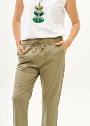 Casual pants with green ribbon belt