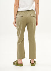 Casual pants with green ribbon belt