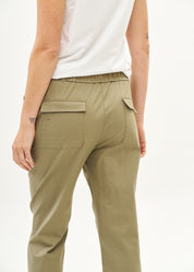 Casual pants with green ribbon belt