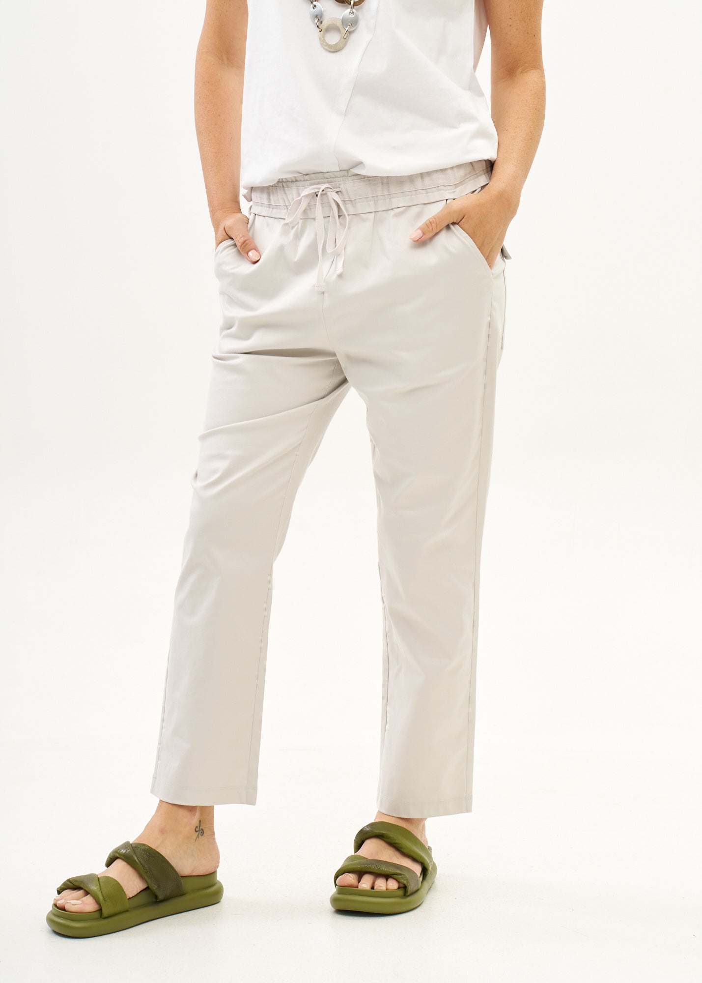 Casual pants with a belt Stone