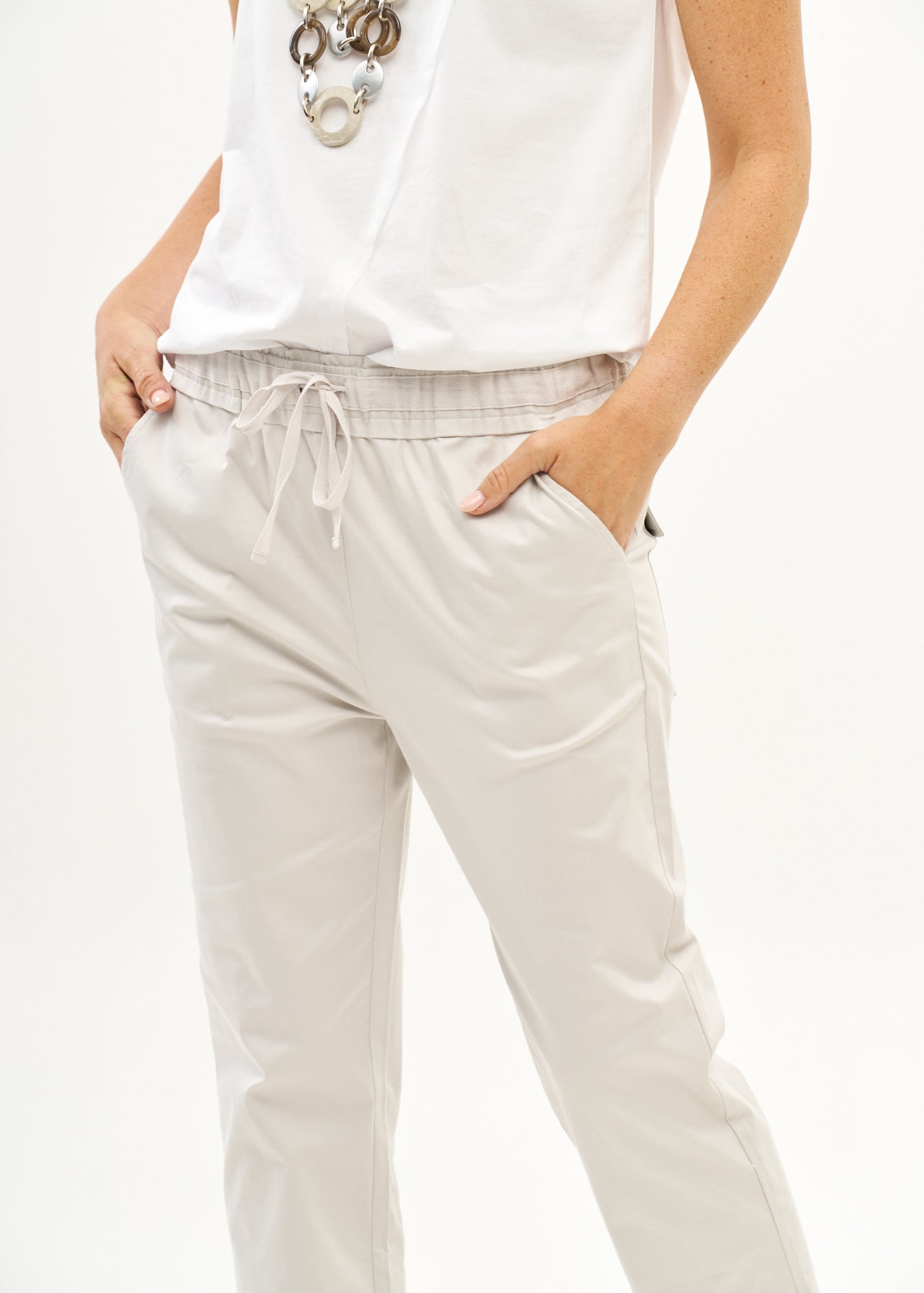 Casual pants with a belt Stone