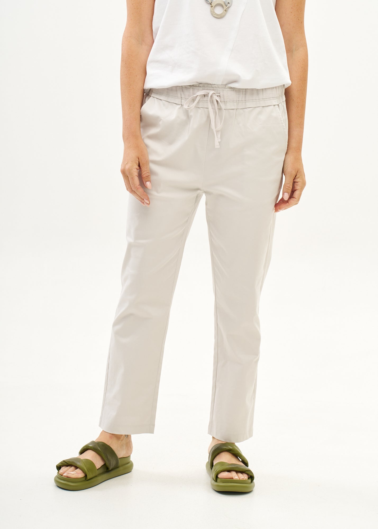 Casual pants with a belt Stone