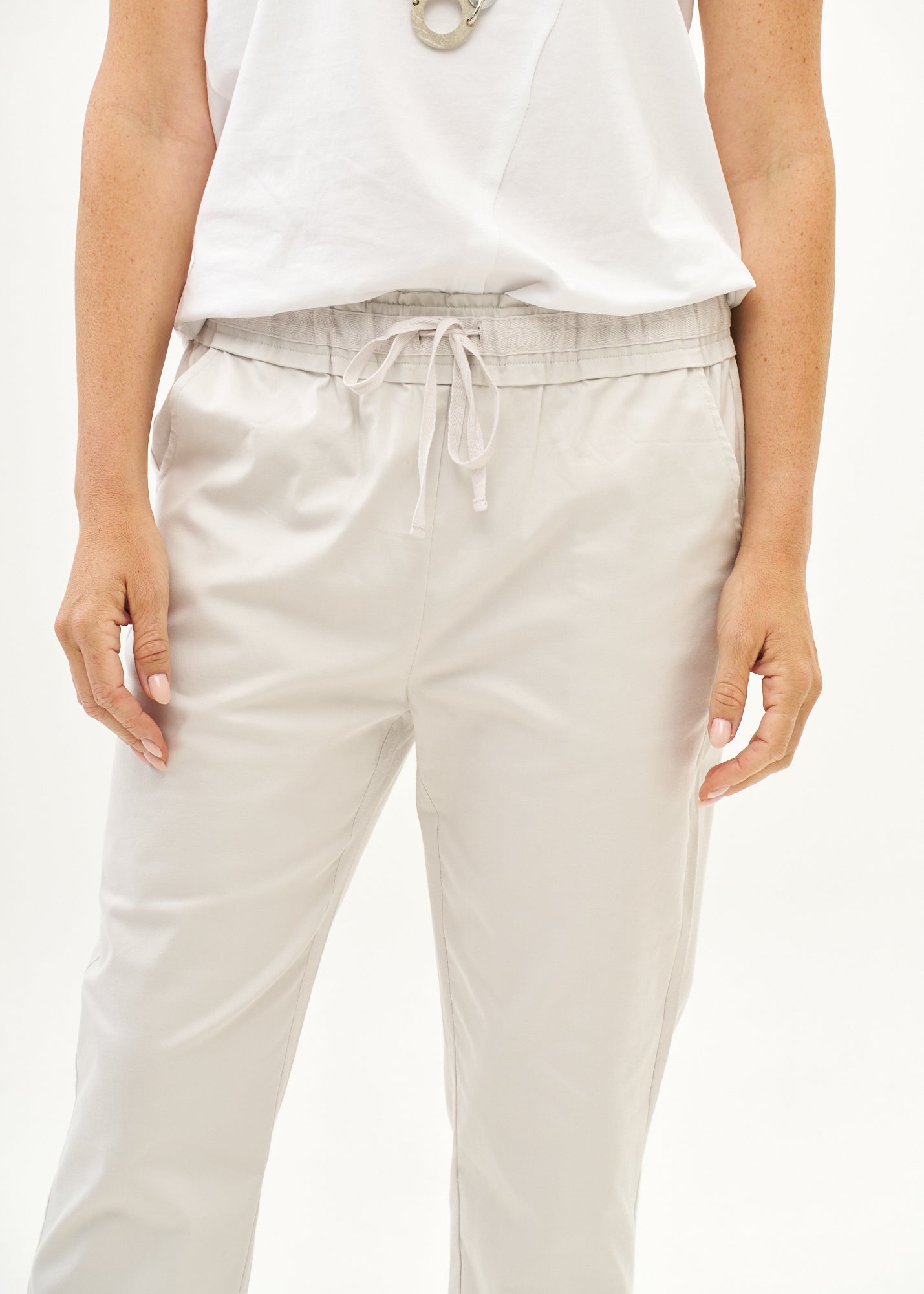 Casual pants with a belt Stone