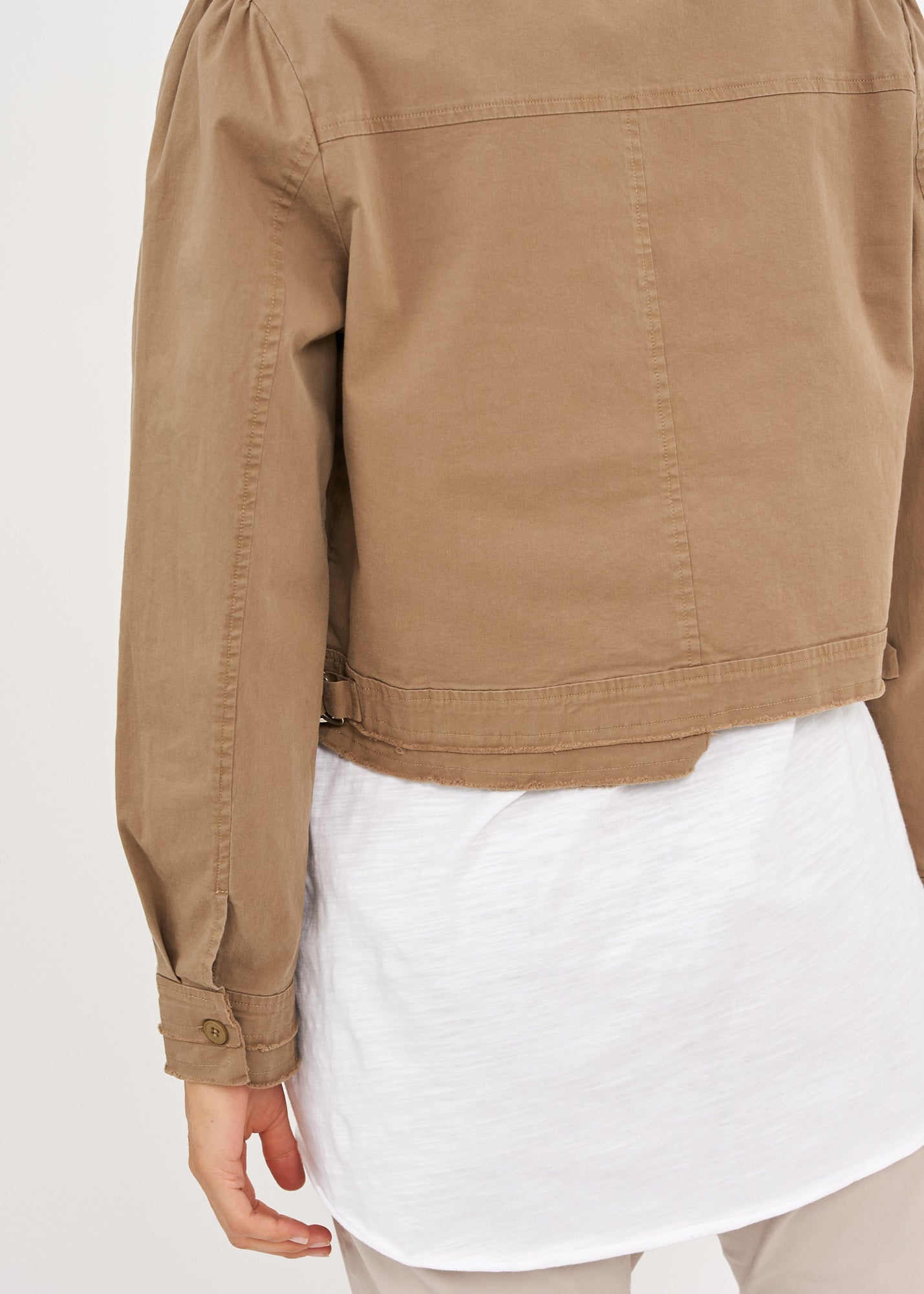Jacket with two front pockets and a cropped hem, brown