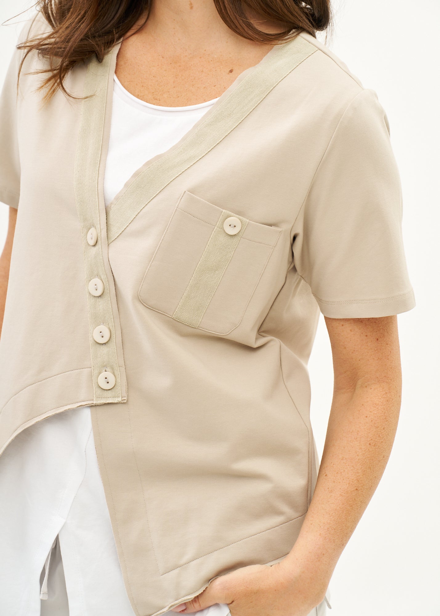 עליונית טריקו שילוב סרט בז'