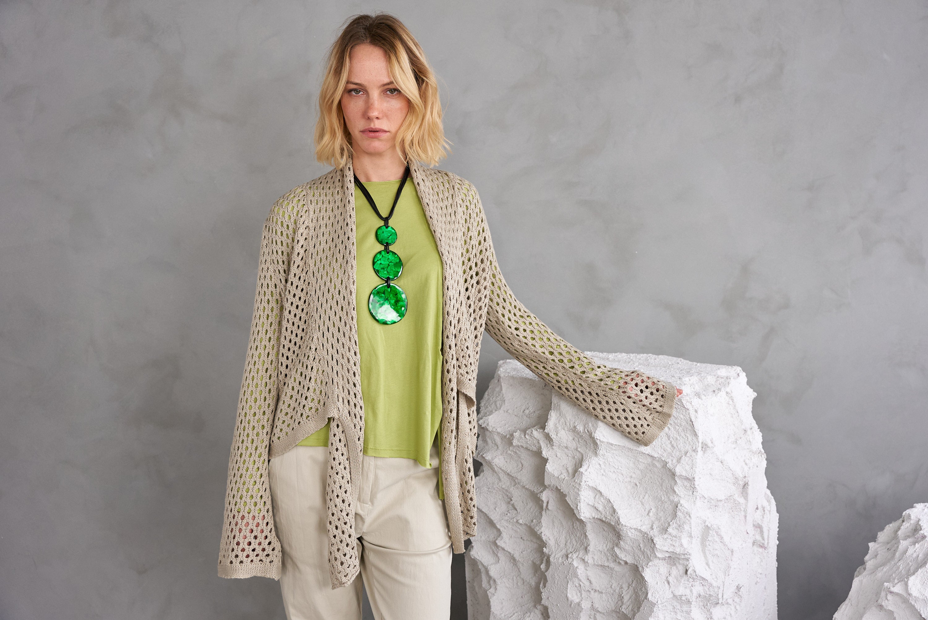 Chain 3 resin circles on green thread