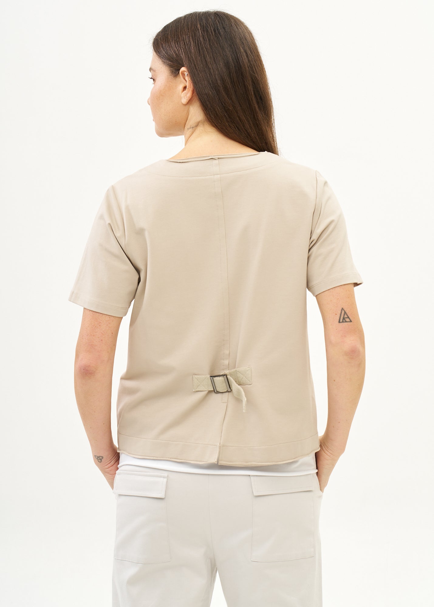 עליונית טריקו שילוב סרט בז'