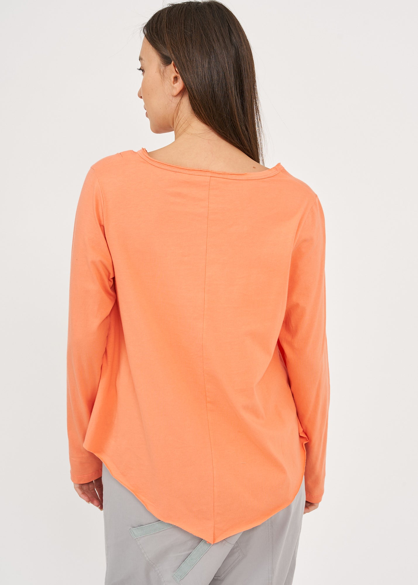 חולצה שרוול ארוך אסימטרית קפל לאורך כתום