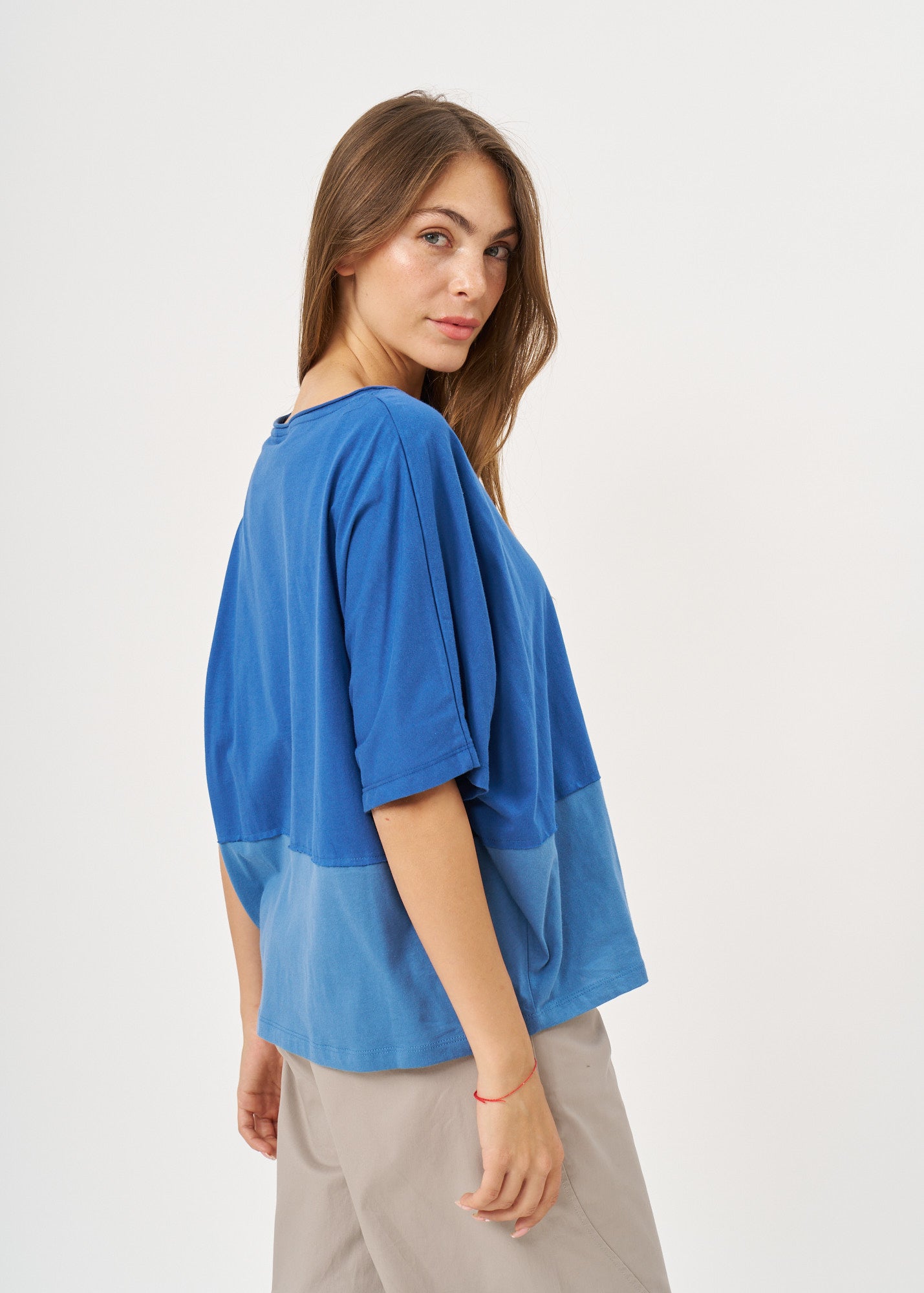 Blue half-half short-sleeved shirt